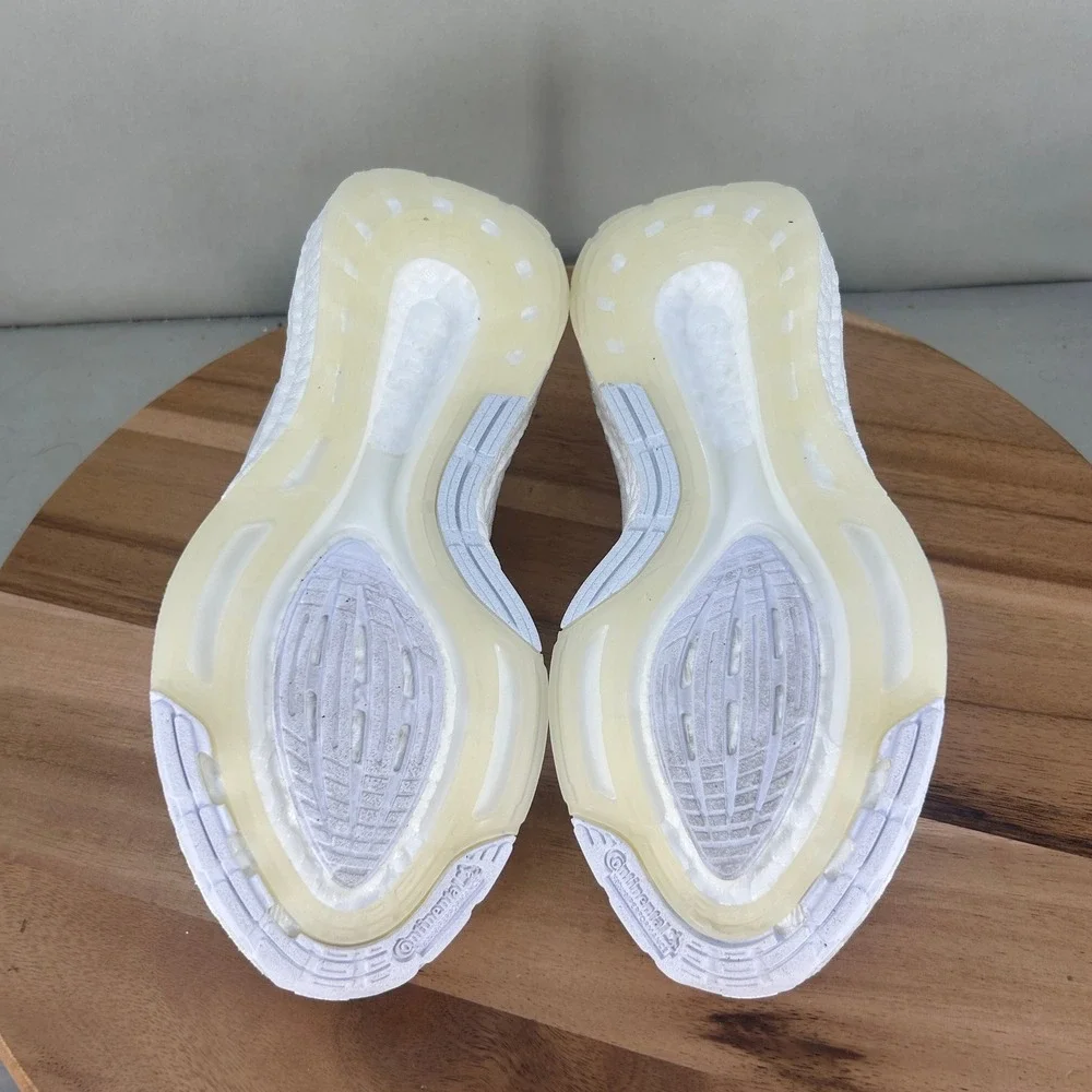 Adidas Ultraboost 22 White Running Shoes GX5590 Womens Size 8 Cushioned Comfort